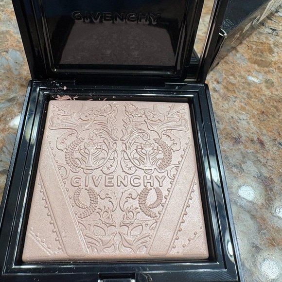 Givenchy Shimmery Pink Teint Couture Powder